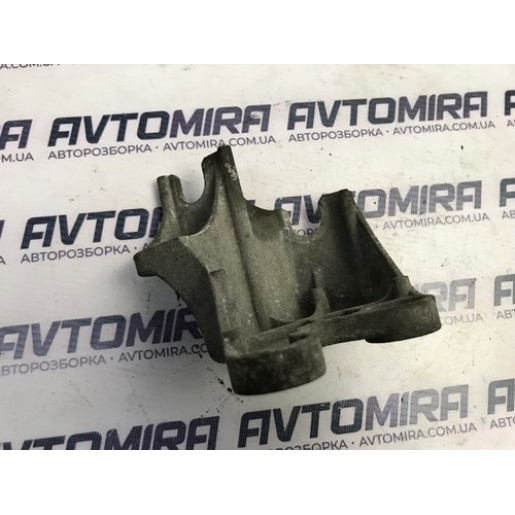 Кронштейн тросів МКПП Opel Zafira B 1.6 16V 2005-2011 55354120
